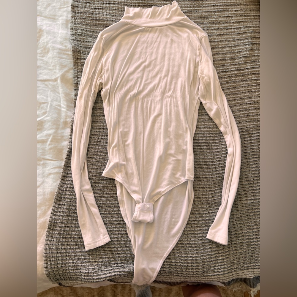 Elegant White Long Sleeve Women's Top